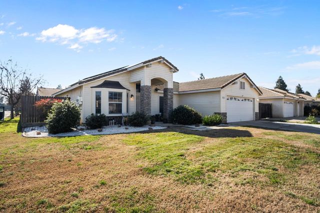 2417 E Omaha Avenue, Fresno, CA 93720