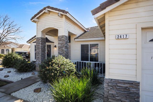 2417 E Omaha Avenue, Fresno, CA 93720