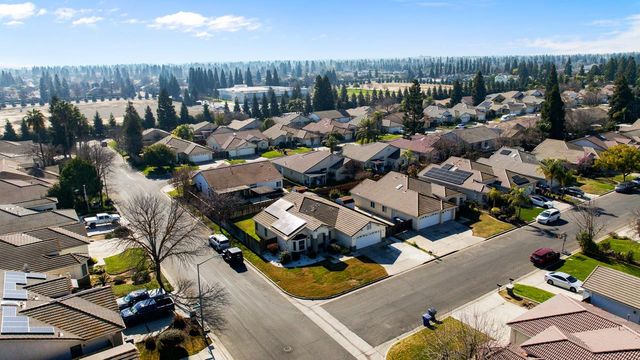 2417 E Omaha Avenue, Fresno, CA 93720