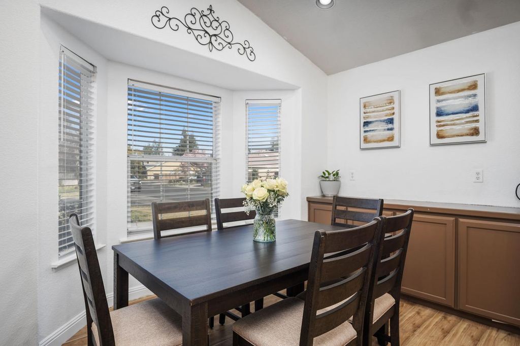 Image 10 of property listing at 2417 E Omaha Avenue, Fresno, CA 93720