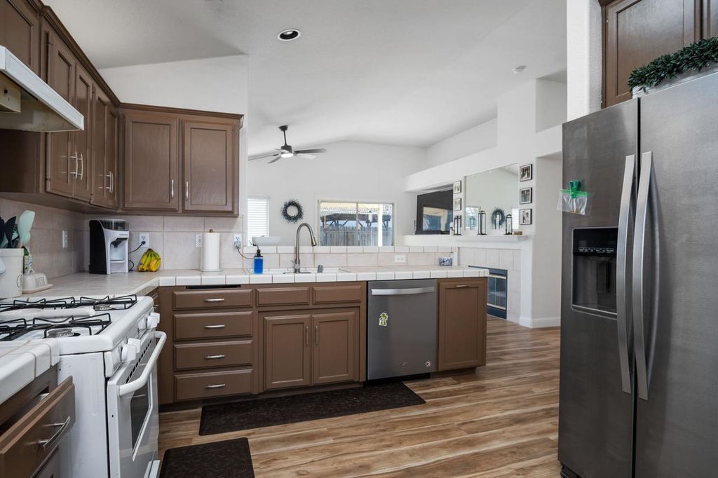 Image 13 of property listing at 2417 E Omaha Avenue, Fresno, CA 93720