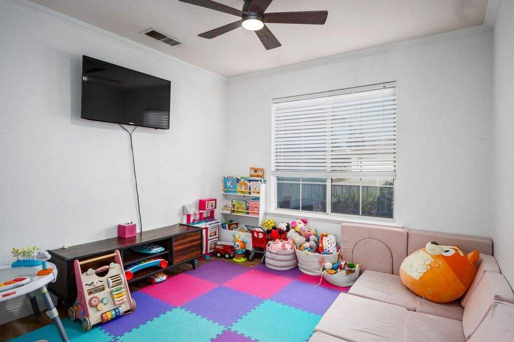 Image 17 of property listing at 2417 E Omaha Avenue, Fresno, CA 93720