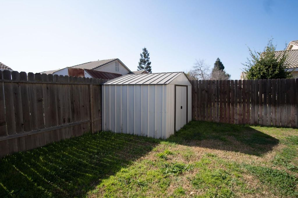 Image 25 of property listing at 2417 E Omaha Avenue, Fresno, CA 93720