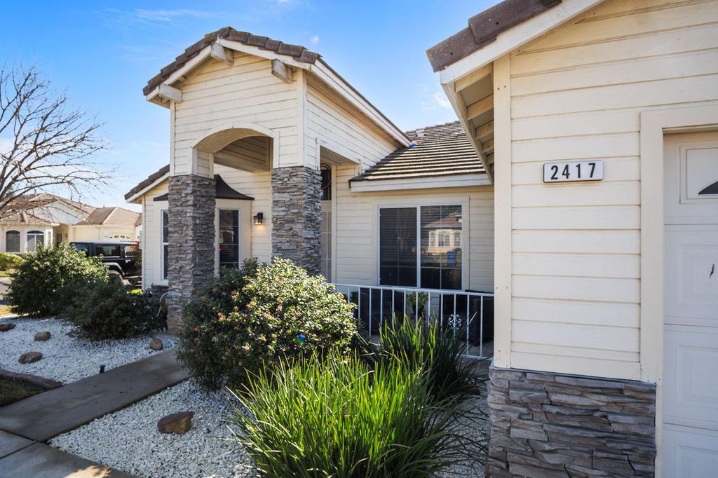 Image 5 of property listing at 2417 E Omaha Avenue, Fresno, CA 93720