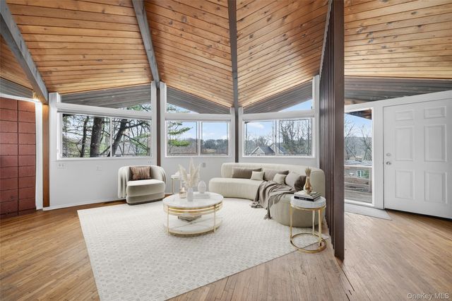 29 Lakeview Drive, Tomkins Cove, NY 10986