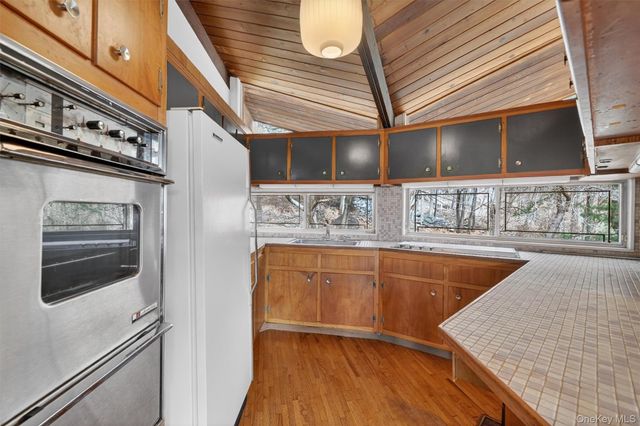 29 Lakeview Drive, Tomkins Cove, NY 10986