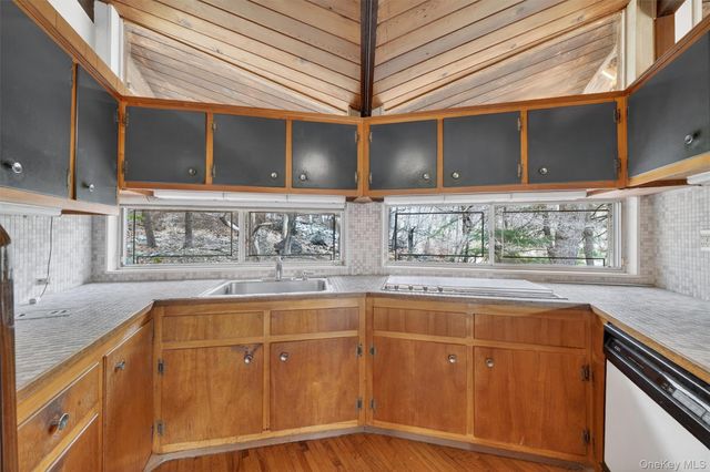 29 Lakeview Drive, Tomkins Cove, NY 10986