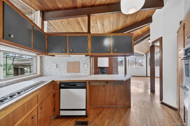 29 Lakeview Drive, Tomkins Cove, NY 10986