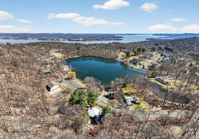 29 Lakeview Drive, Tomkins Cove, NY 10986