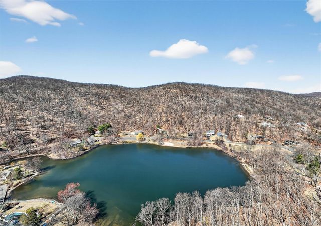 29 Lakeview Drive, Tomkins Cove, NY 10986