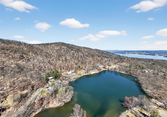 29 Lakeview Drive, Tomkins Cove, NY 10986