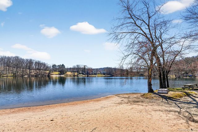 29 Lakeview Drive, Tomkins Cove, NY 10986