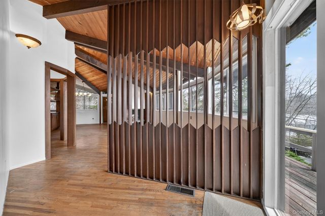 29 Lakeview Drive, Tomkins Cove, NY 10986