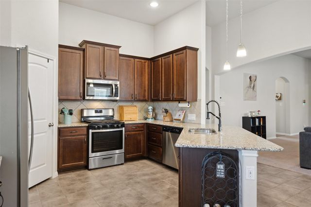 319 Silver Glen DR, Kyle, TX 78640