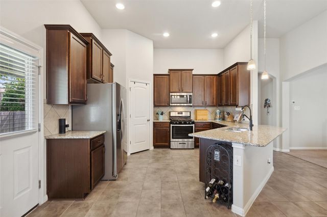 319 Silver Glen DR, Kyle, TX 78640