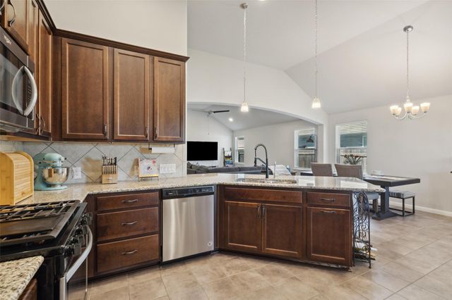 319 Silver Glen DR, Kyle, TX 78640