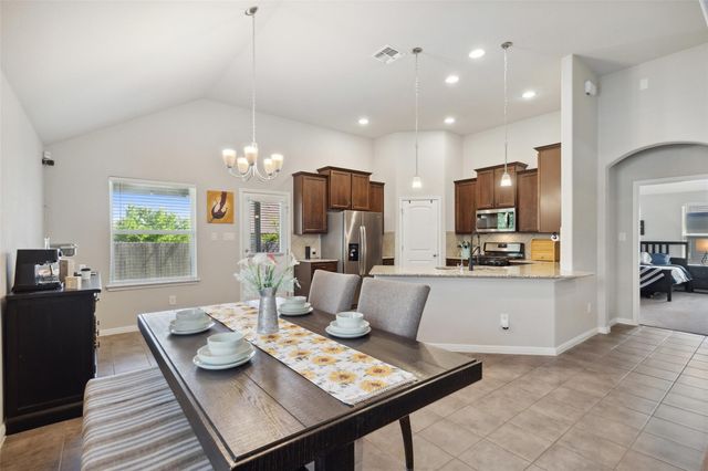 319 Silver Glen DR, Kyle, TX 78640