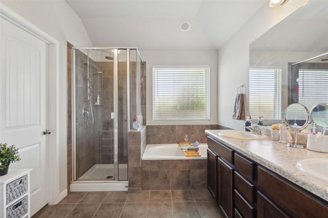 319 Silver Glen DR, Kyle, TX 78640