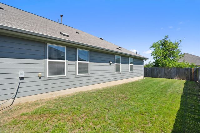 319 Silver Glen DR, Kyle, TX 78640