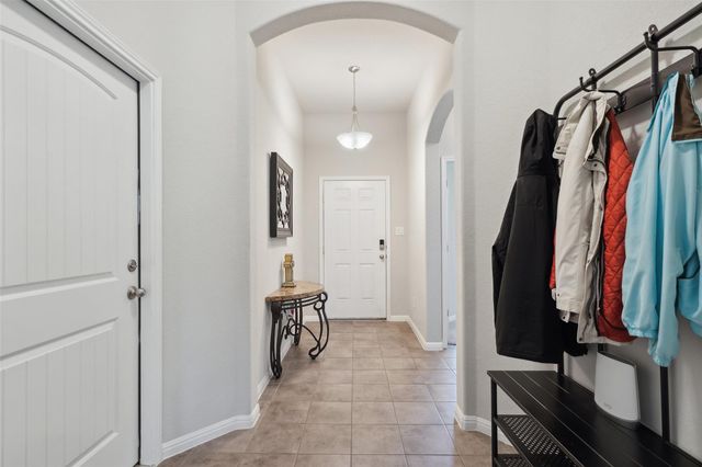 319 Silver Glen DR, Kyle, TX 78640
