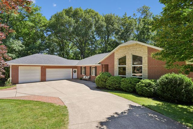 28053 214th Street, Le Claire, IA 52753