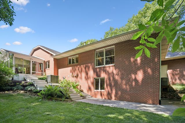 28053 214th Street, Le Claire, IA 52753