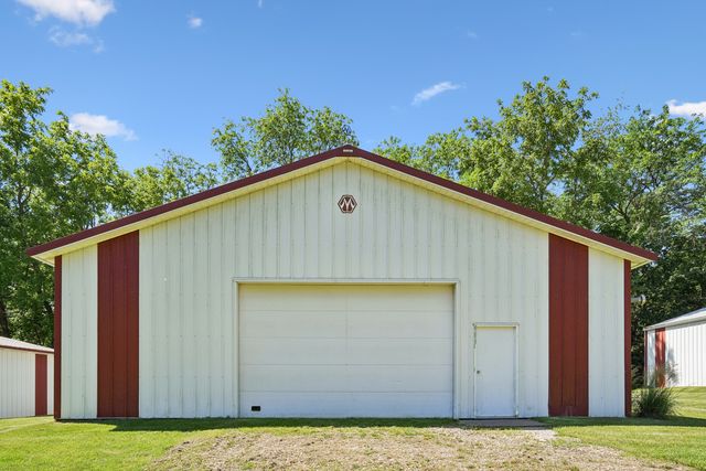 28053 214th Street, Le Claire, IA 52753
