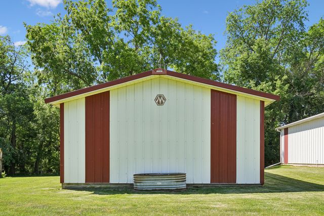 28053 214th Street, Le Claire, IA 52753