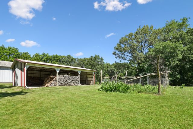 28053 214th Street, Le Claire, IA 52753