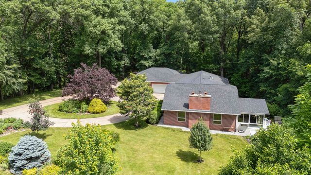 28053 214th Street, Le Claire, IA 52753