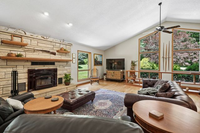 28053 214th Street, Le Claire, IA 52753