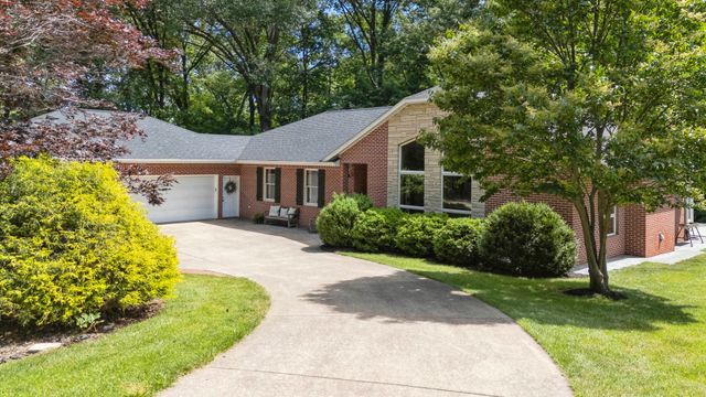 28053 214th Street, Le Claire, IA 52753