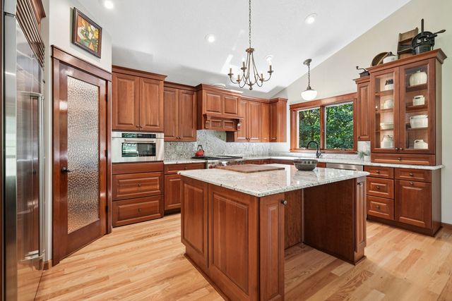 28053 214th Street, Le Claire, IA 52753