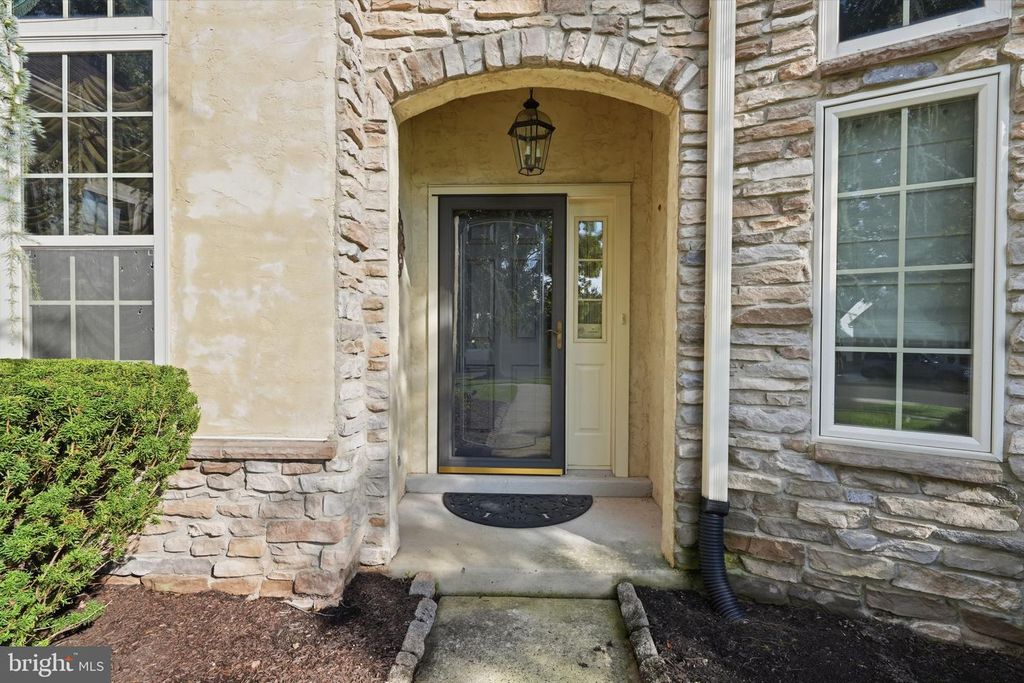 1001 MONROE DR, WARWICK, PA 18974 — photo 2