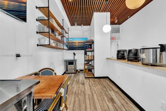 992 NE 167th St, North Miami Beach, FL 33162