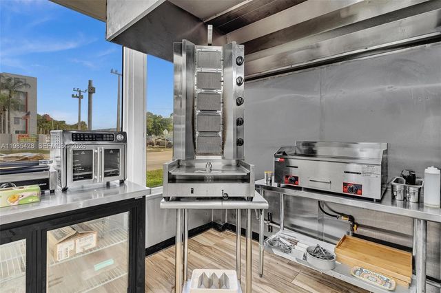 992 NE 167th St, North Miami Beach, FL 33162