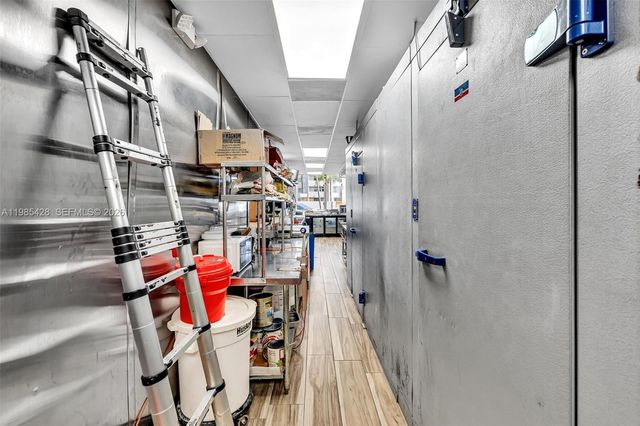 992 NE 167th St, North Miami Beach, FL 33162