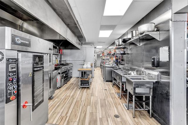 992 NE 167th St, North Miami Beach, FL 33162