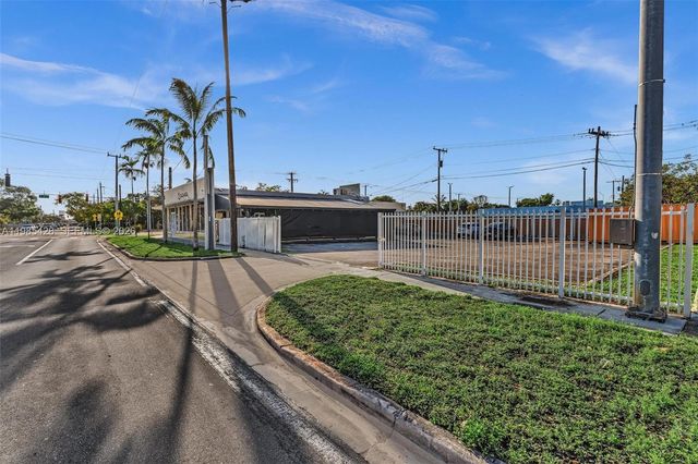 992 NE 167th St, North Miami Beach, FL 33162