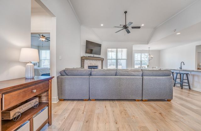 255 HIGHLAND PARK CV, Oakland, TN 38060