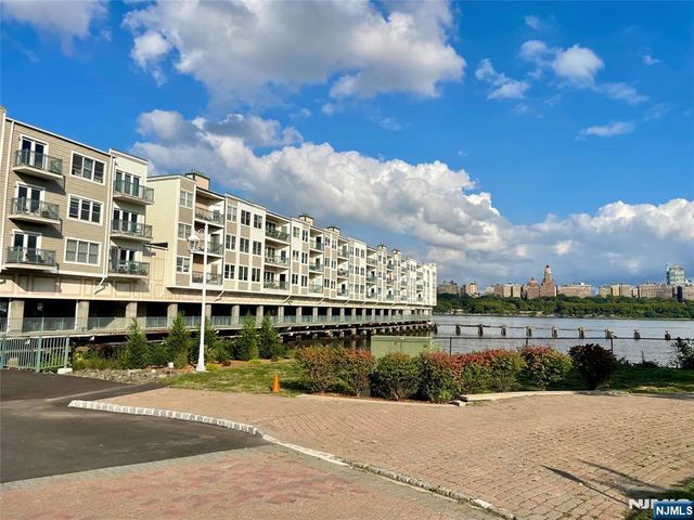 325 The Promenade 325, Edgewater, NJ 07020