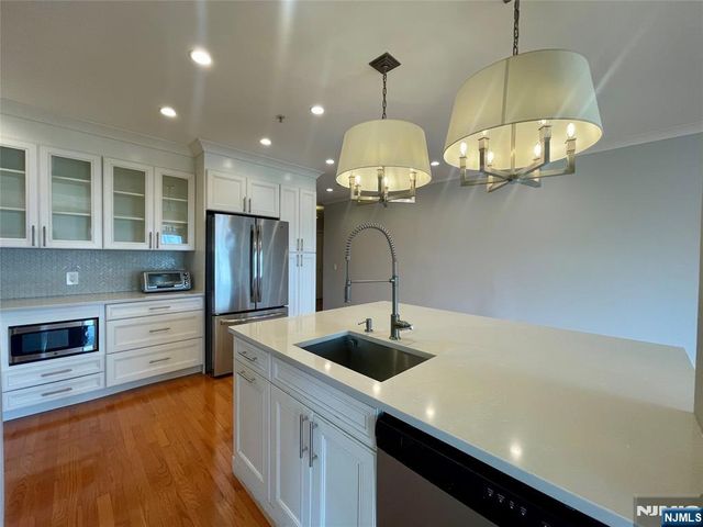 325 The Promenade 325, Edgewater, NJ 07020