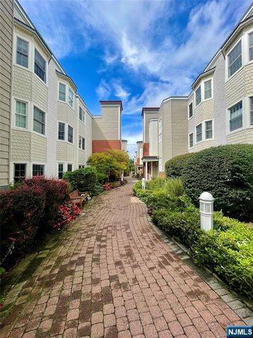 325 The Promenade 325, Edgewater, NJ 07020