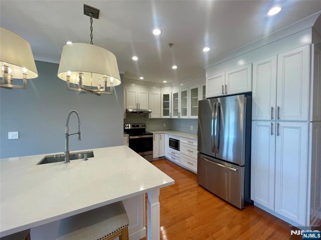 325 The Promenade 325, Edgewater, NJ 07020