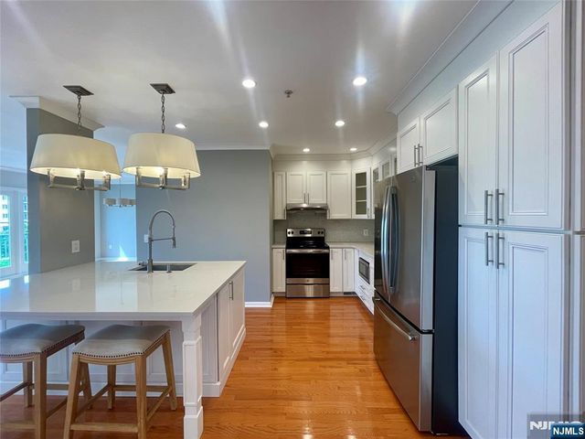 325 The Promenade 325, Edgewater, NJ 07020