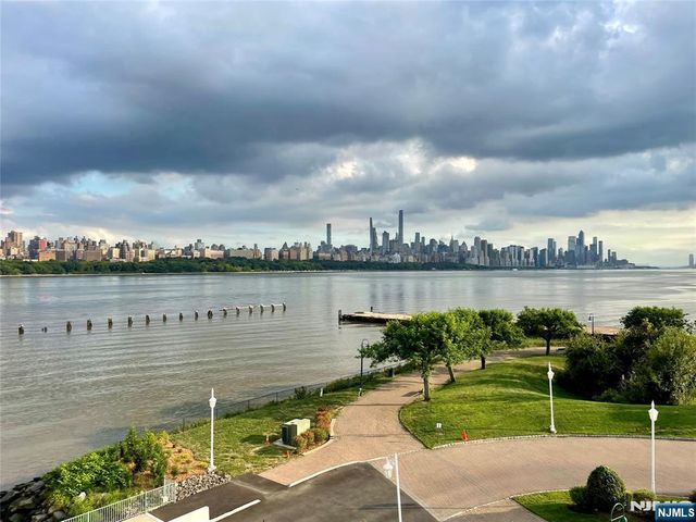 325 The Promenade 325, Edgewater, NJ 07020