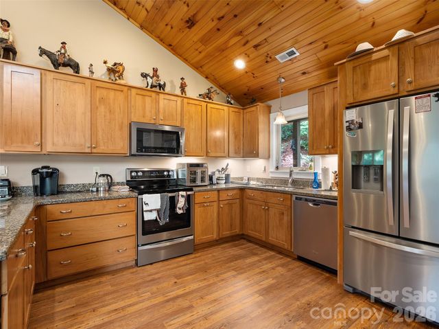 39 Maplewood Drive, Maggie Valley, NC 28751