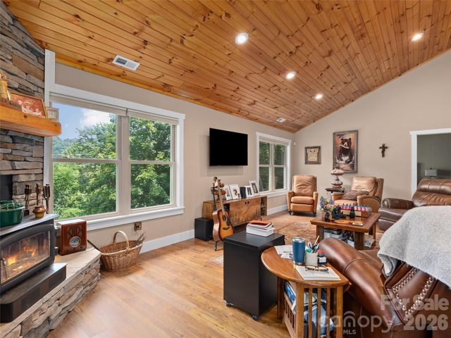 39 Maplewood Drive, Maggie Valley, NC 28751