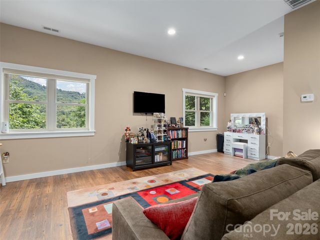 39 Maplewood Drive, Maggie Valley, NC 28751