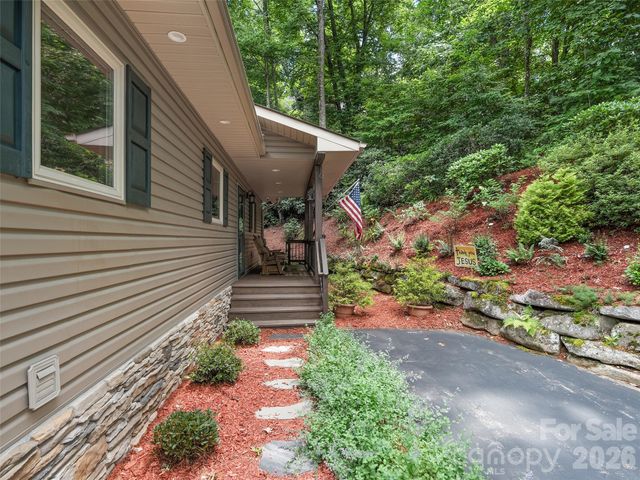 39 Maplewood Drive, Maggie Valley, NC 28751